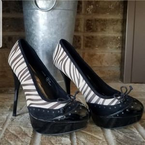Sexy Zebra Black & White Platform Stiletyo Bow Pumps NWOT